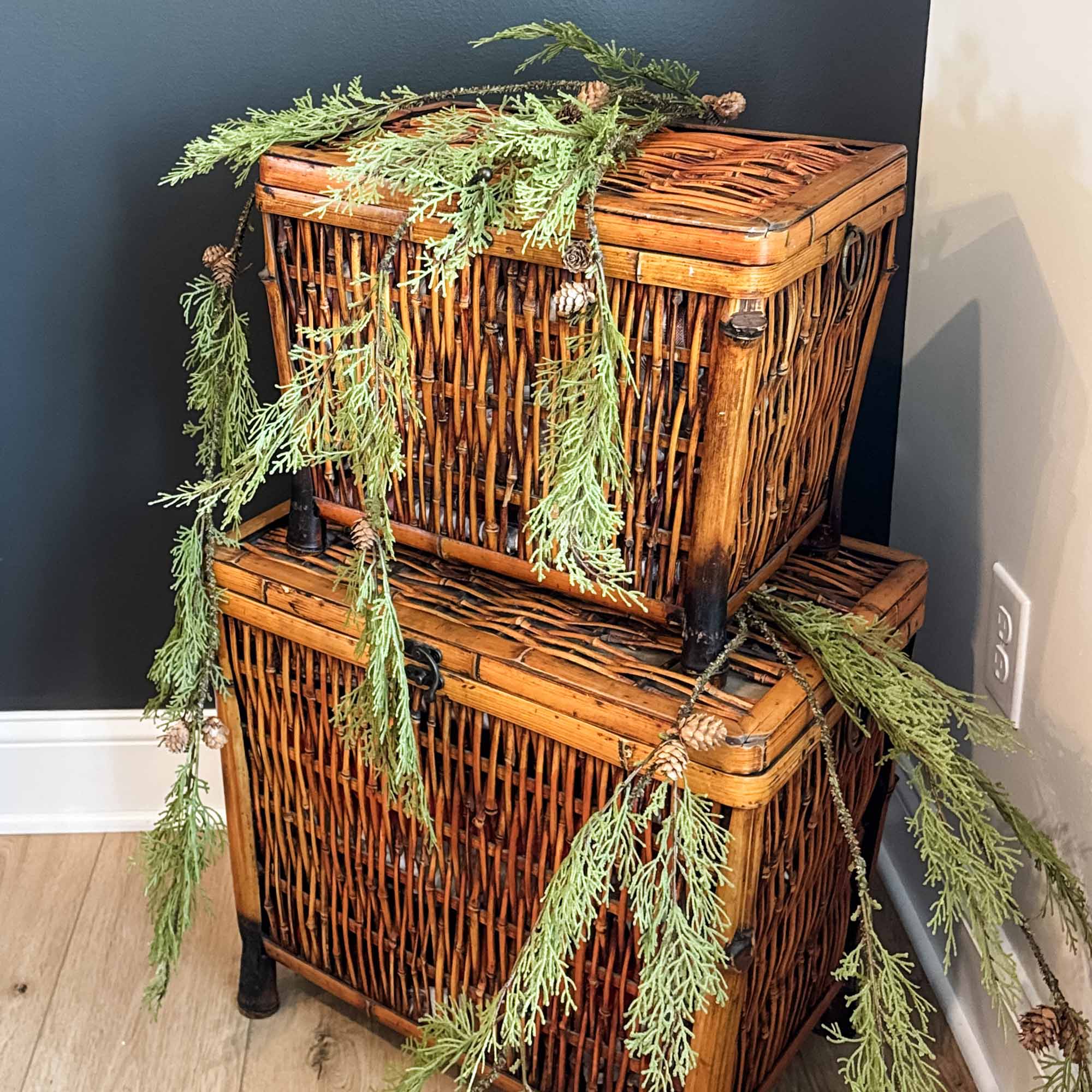 Cascading Cedar Garland, Set/2